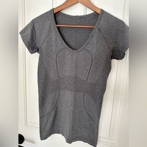 Lululemon Swiftly Tech V neck Short Sleeve
